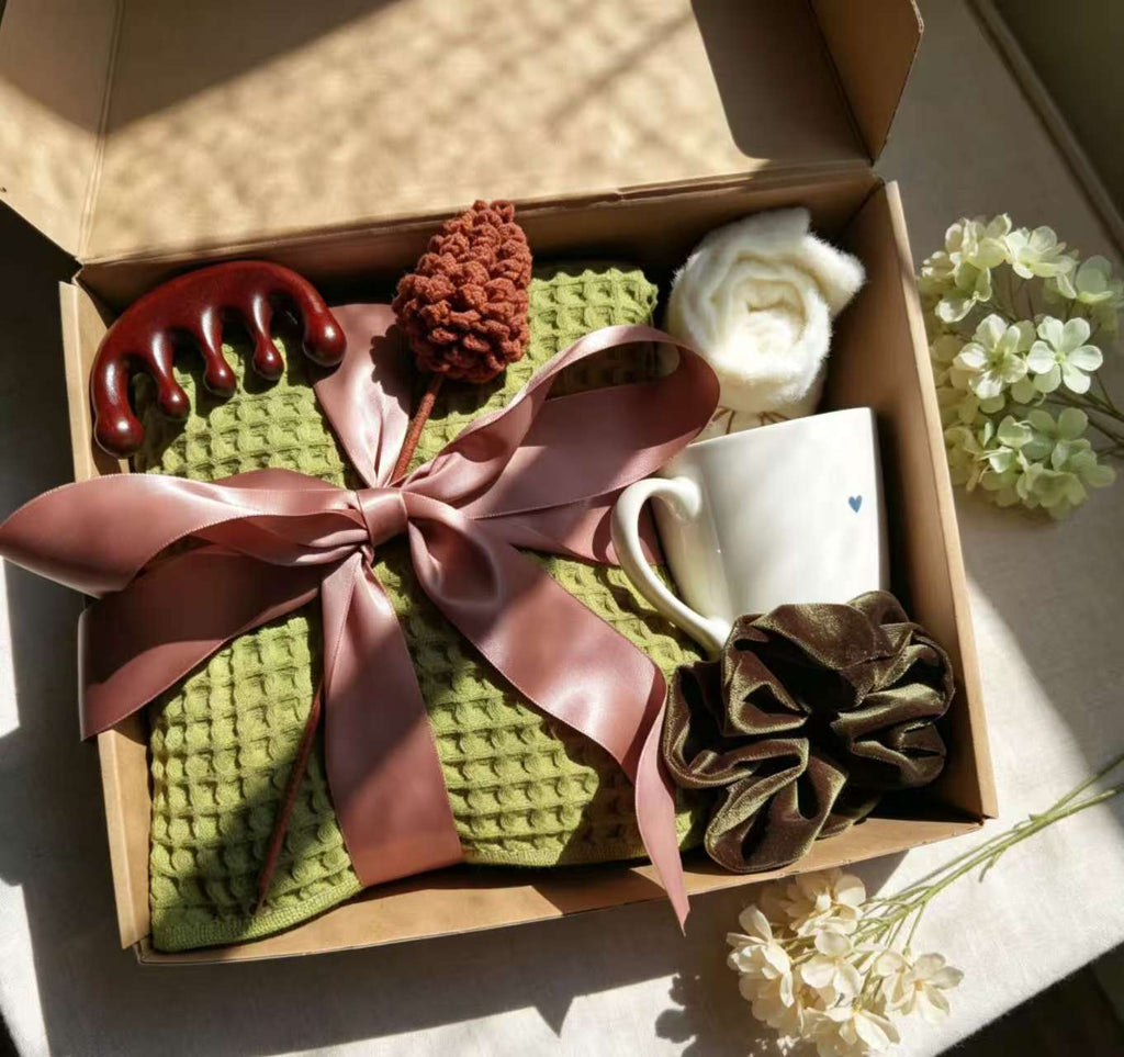Crochet Pinecone Cosy Gift Box – Soft & Relaxing Self-Care Hamper｜Thoughtful Caring Gift for Her