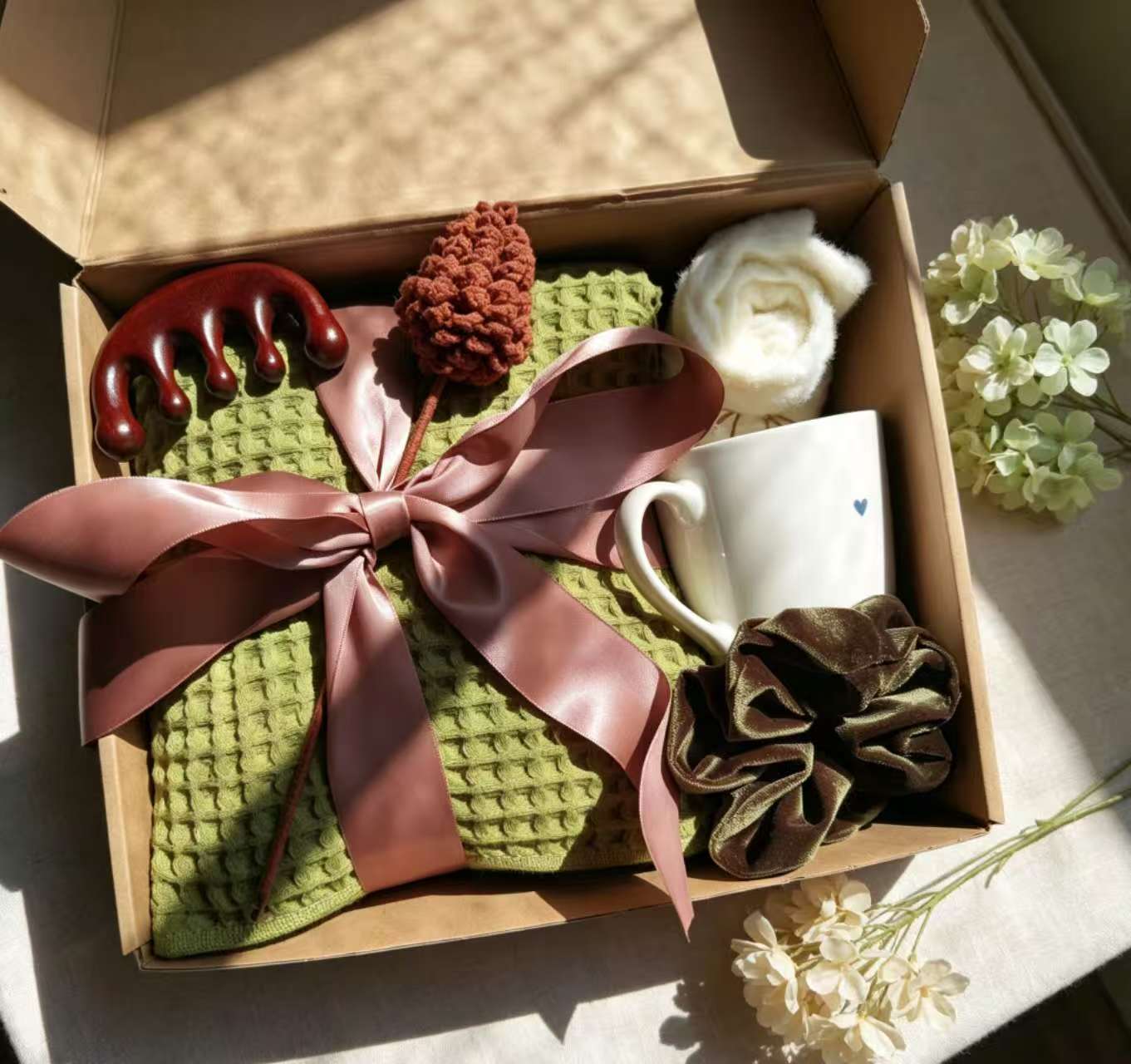 Crochet Pinecone Cosy Gift Box – Soft & Relaxing Self-Care Hamper｜Thoughtful Caring Gift for Her